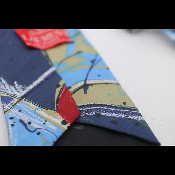 Maid in Canada Tie Gallerie Laurent de Paris - Picture 5 of 7
